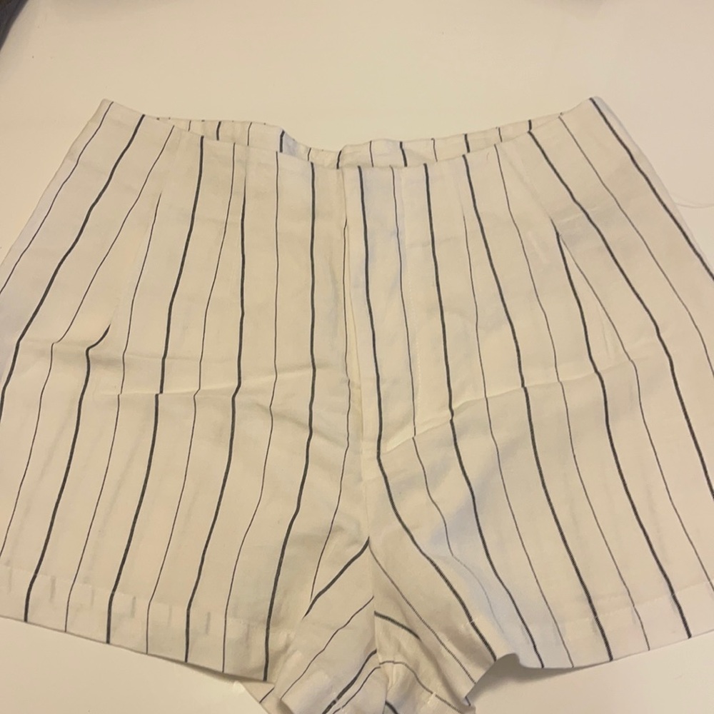 Forever 21 Short woven size Medium